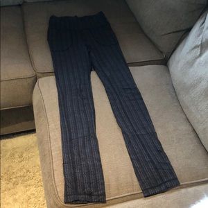 Lululemon dark navy zig zag pattern size 2 pants